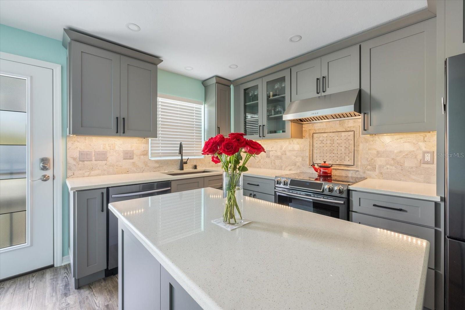 116 Vista Hermosa Cir #204C, Sarasota, FL 34242 — photo 5 of 88