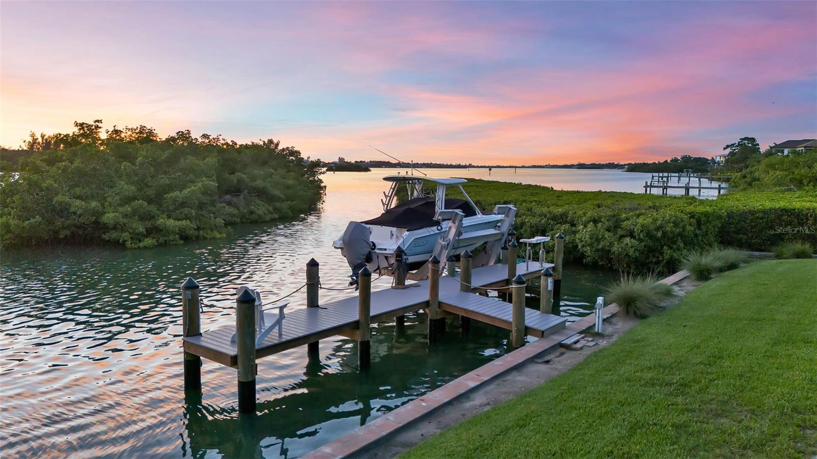612 Laurel Rd W, Nokomis, FL 34275 — photo 14 of 96