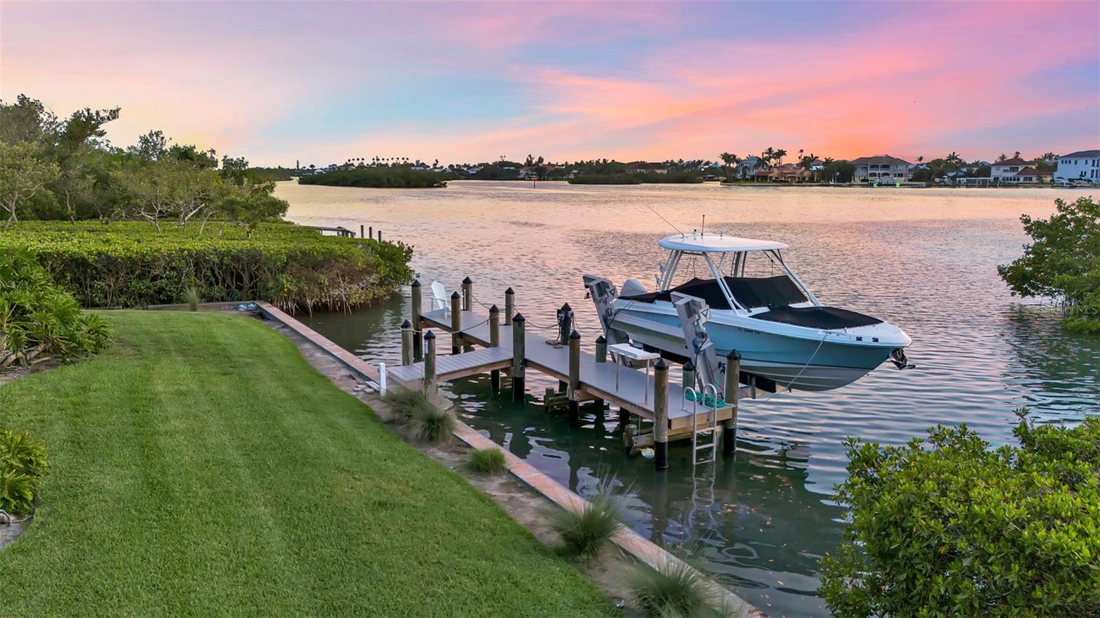 612 Laurel Rd W, Nokomis, FL 34275 — photo 15 of 96