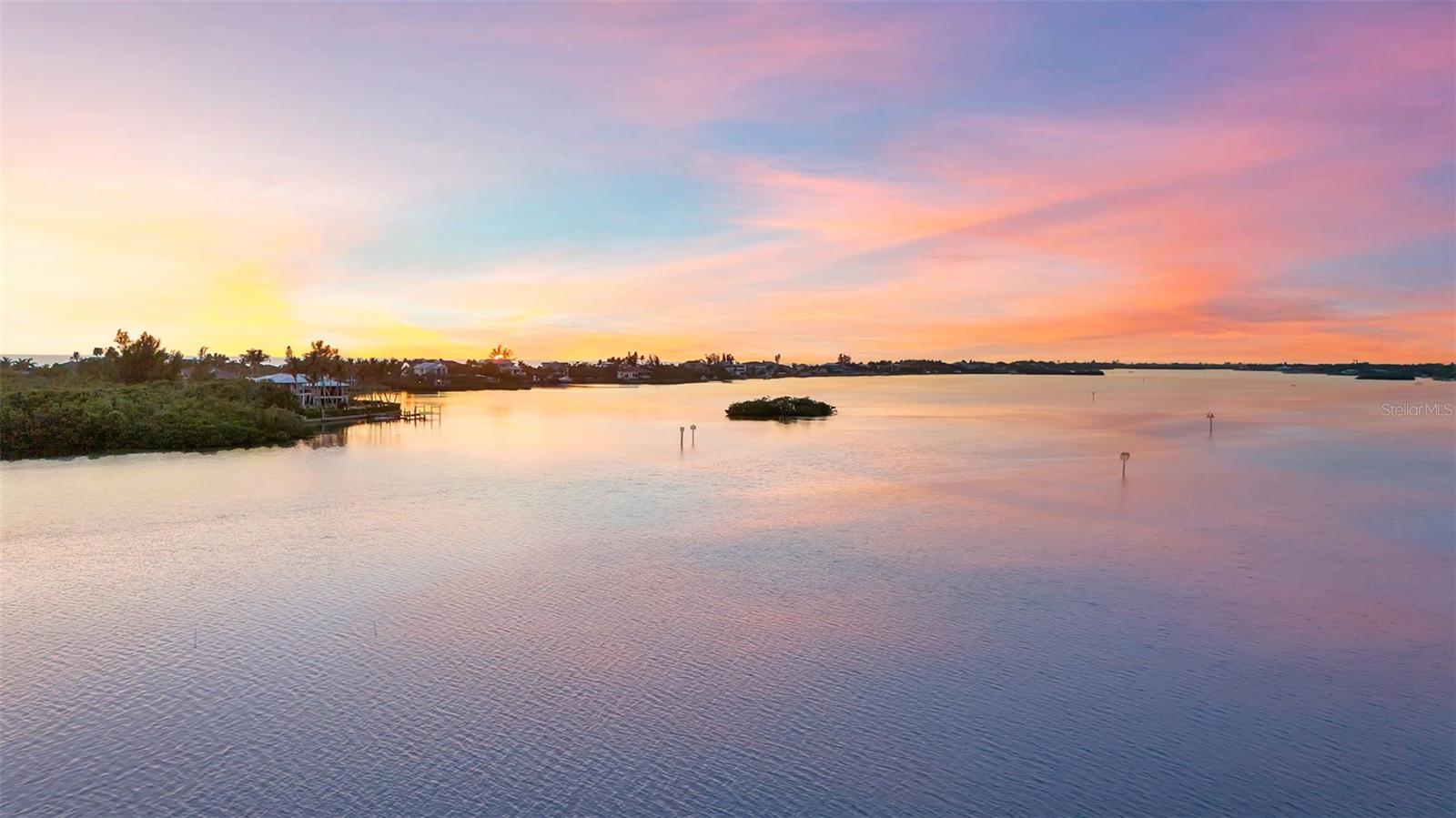 612 Laurel Rd W, Nokomis, FL 34275 — photo 10 of 96