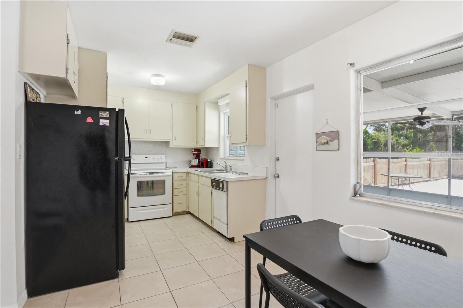 73 Saint Lucie Ave, Sarasota, FL 34232 — photo 8 of 24