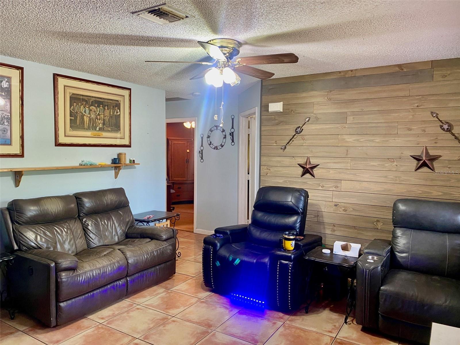 132 Rutgers Rd, Venice, FL 34293 — photo 3 of 19