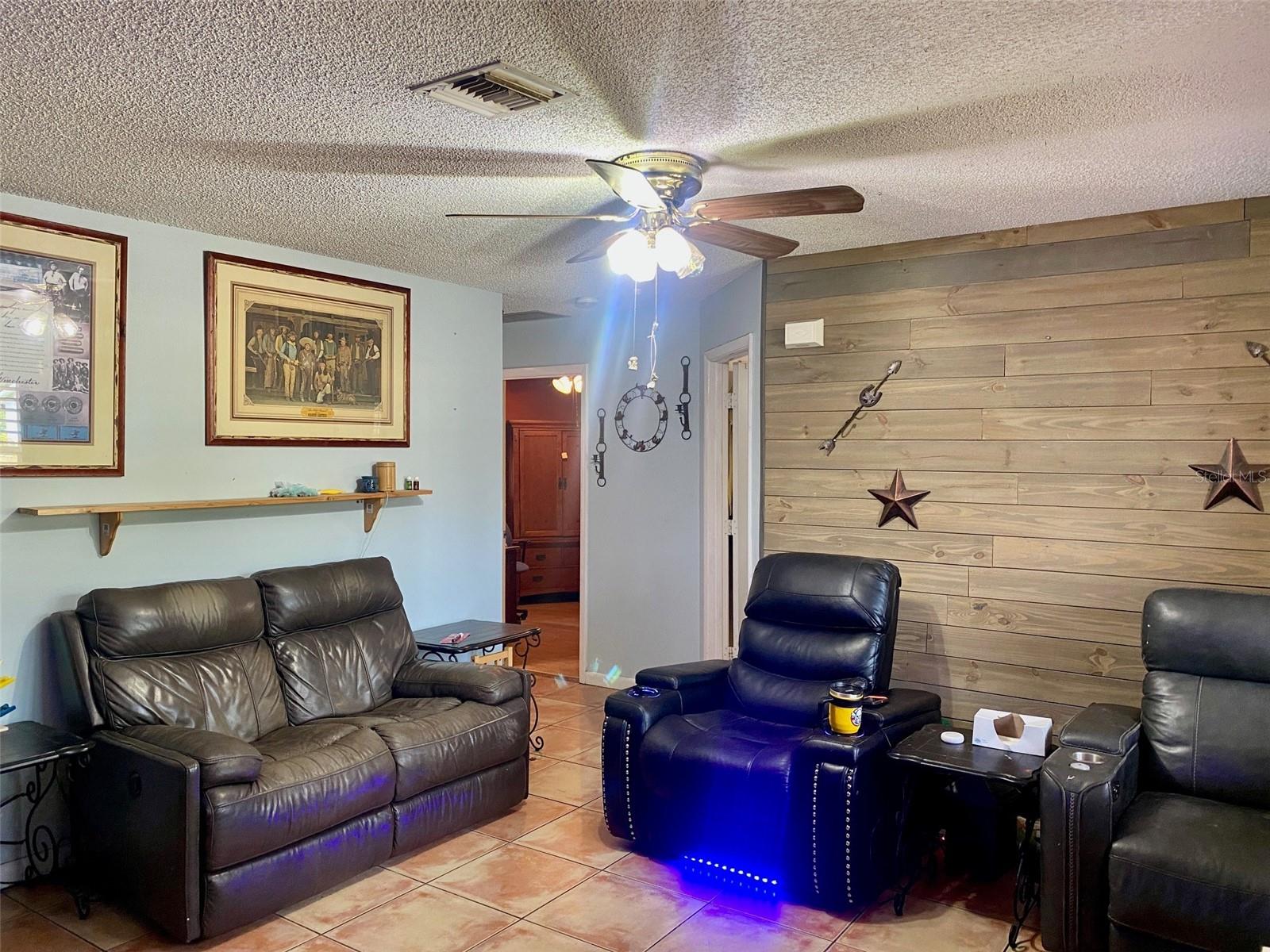 132 Rutgers Rd, Venice, FL 34293 — photo 4 of 19