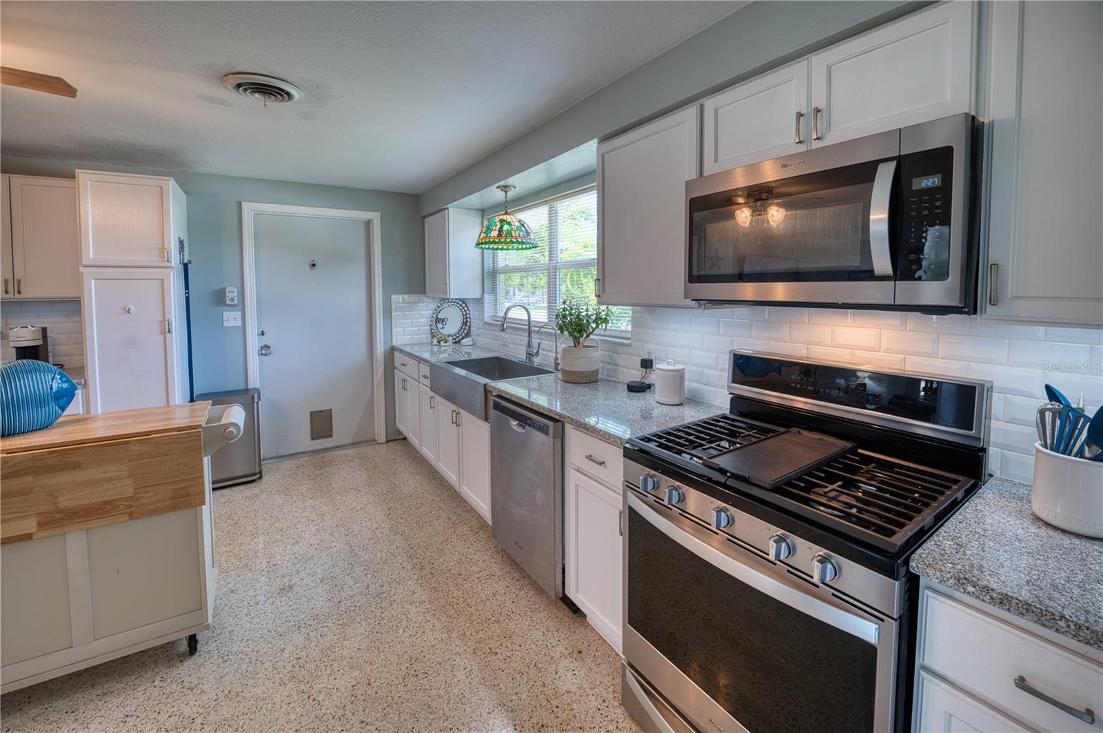 510 Dona Dr, Nokomis, FL 34275 — photo 7 of 32