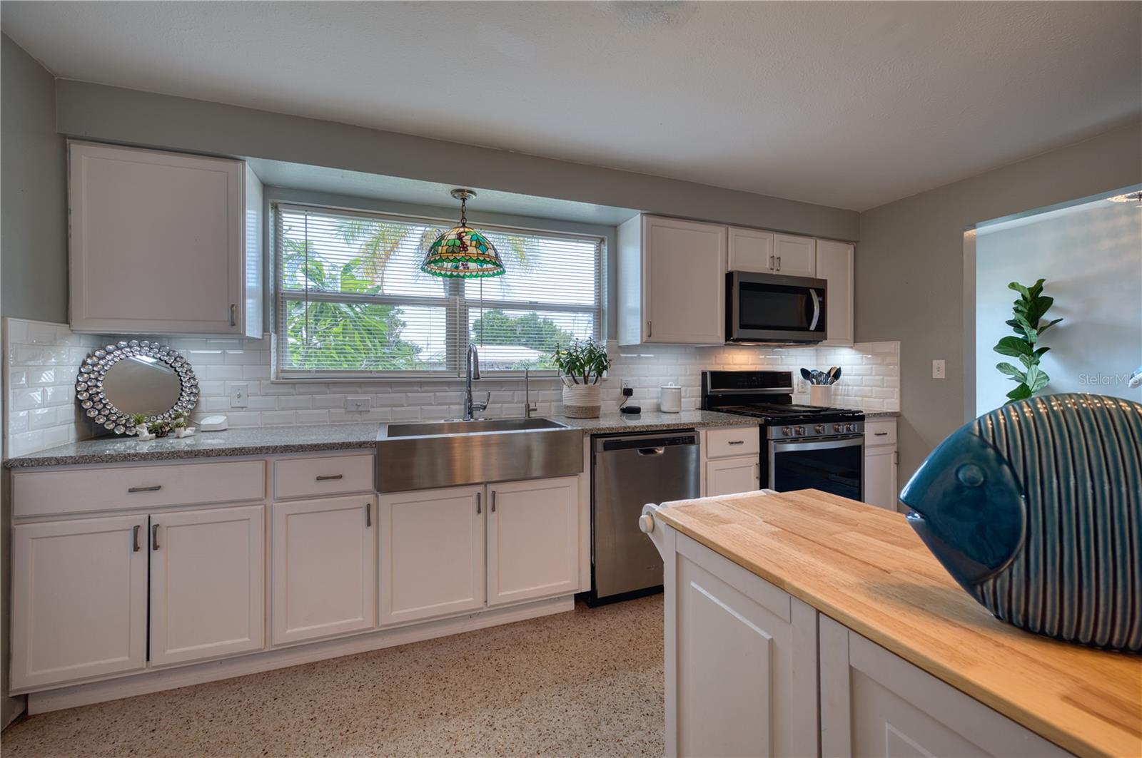 510 Dona Dr, Nokomis, FL 34275 — photo 8 of 32