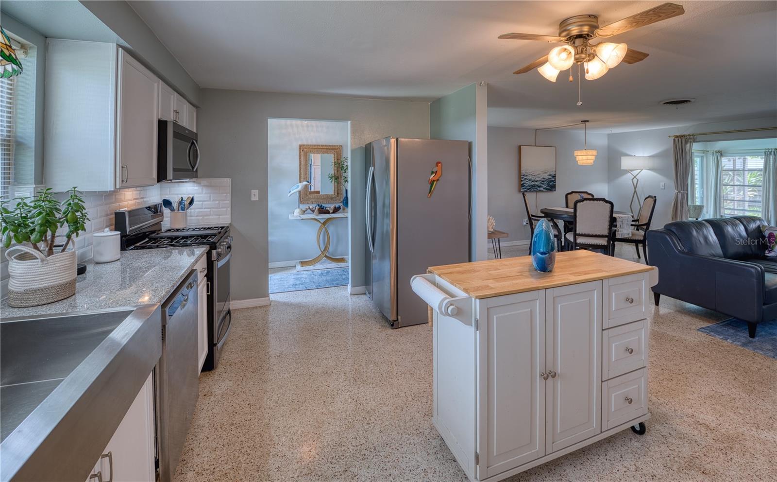 510 Dona Dr, Nokomis, FL 34275 — photo 9 of 32