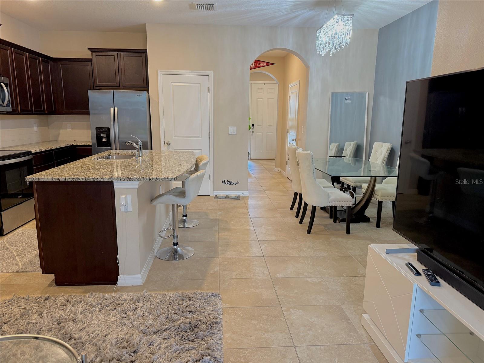 Open Floorplan Kitchen/Dining Area