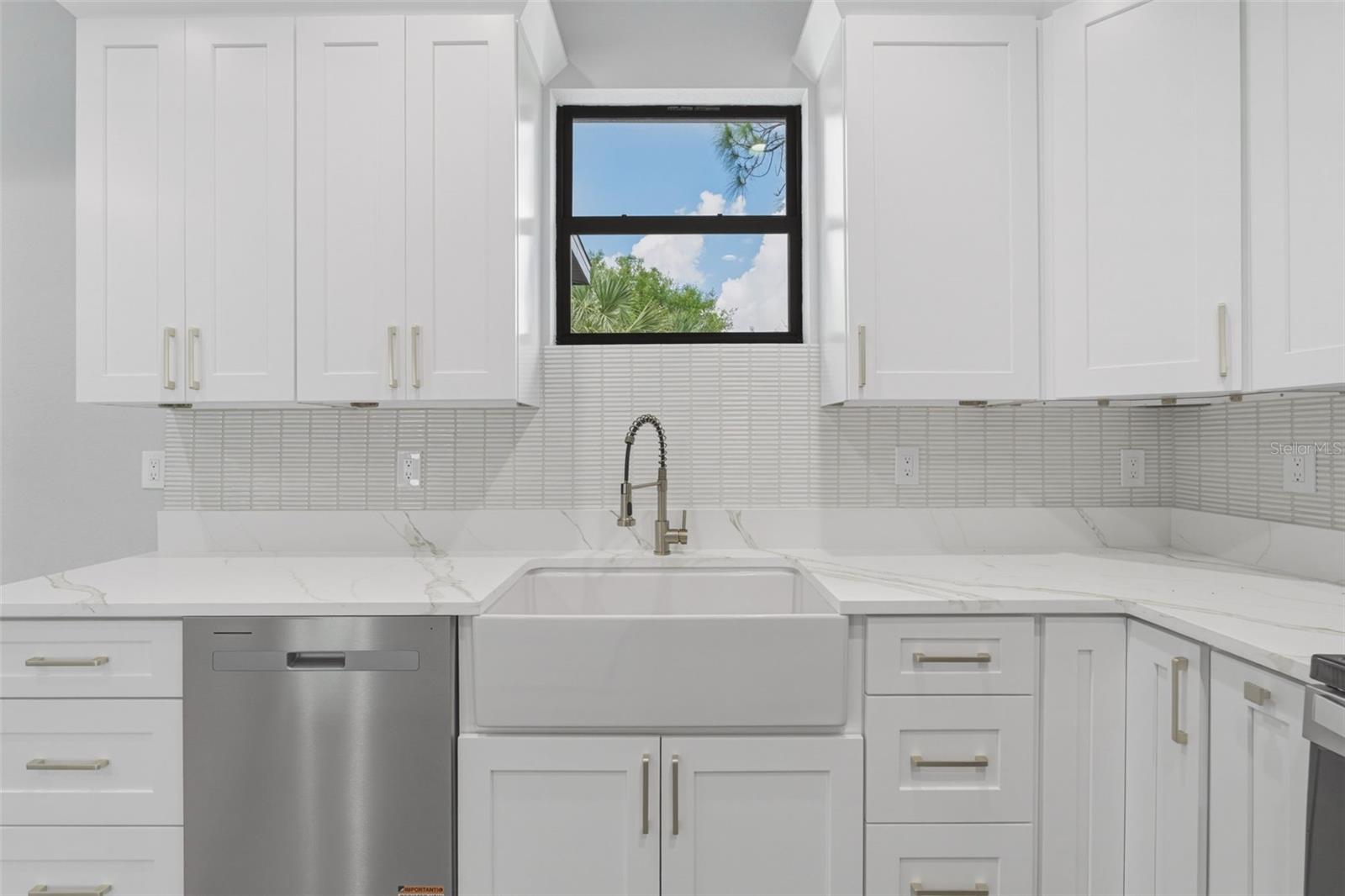 Deep single basin sink