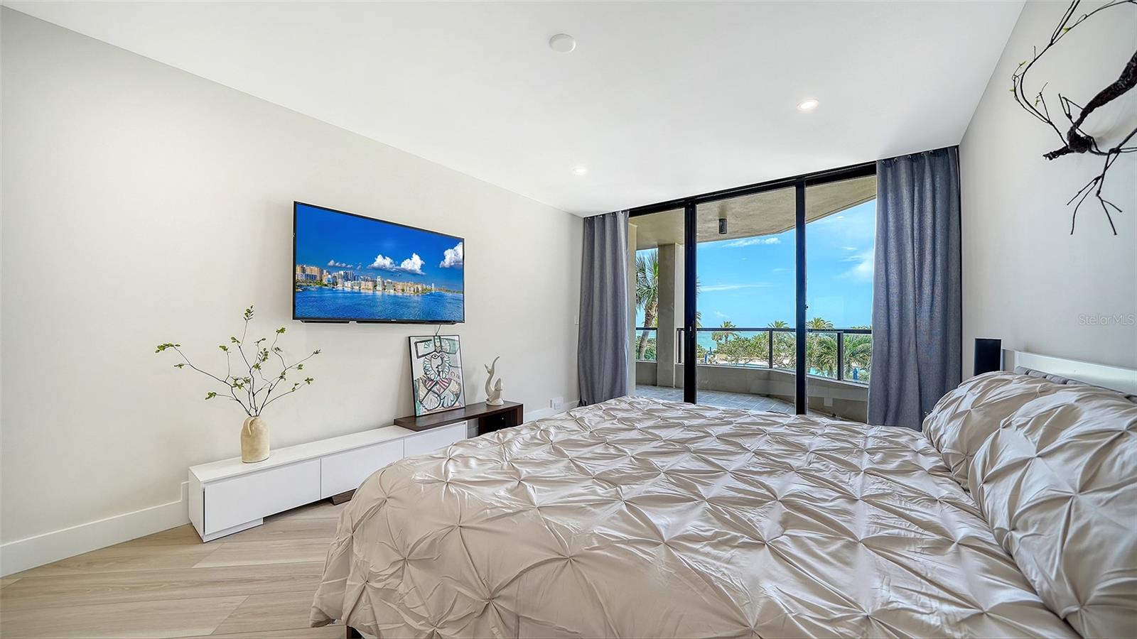 1211 Gulf of Mexico Dr #105, Longboat Key, FL 34228 — photo 20 of 53