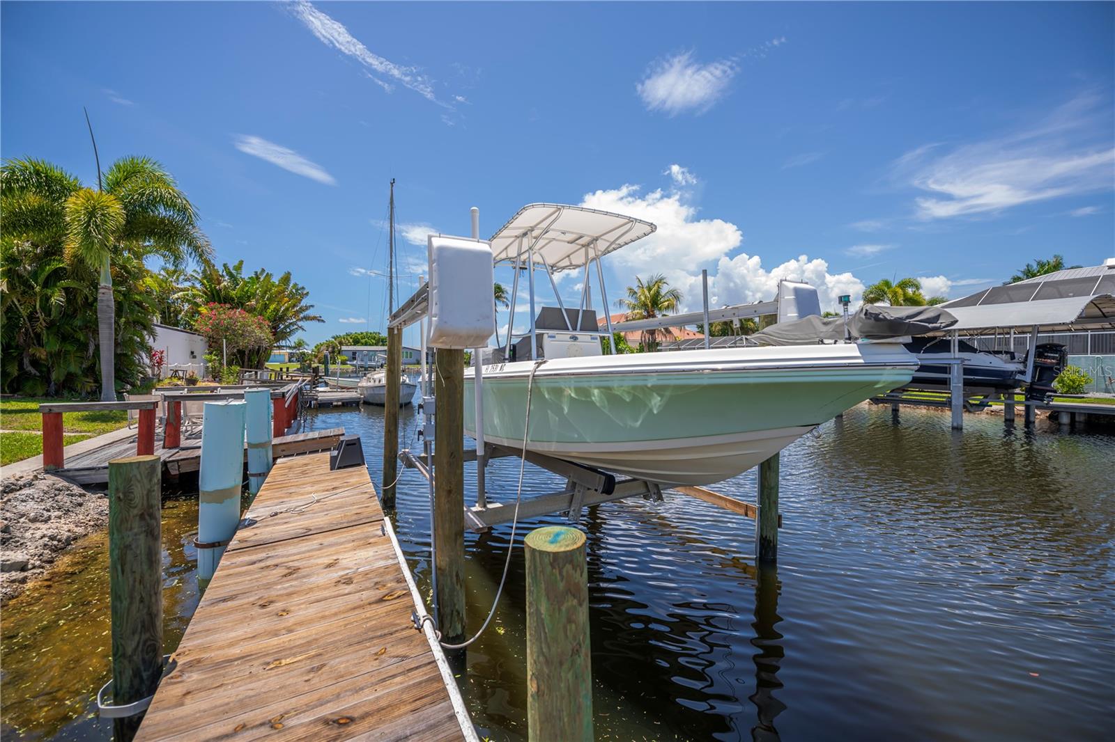 10,000 LB Boat Lift.