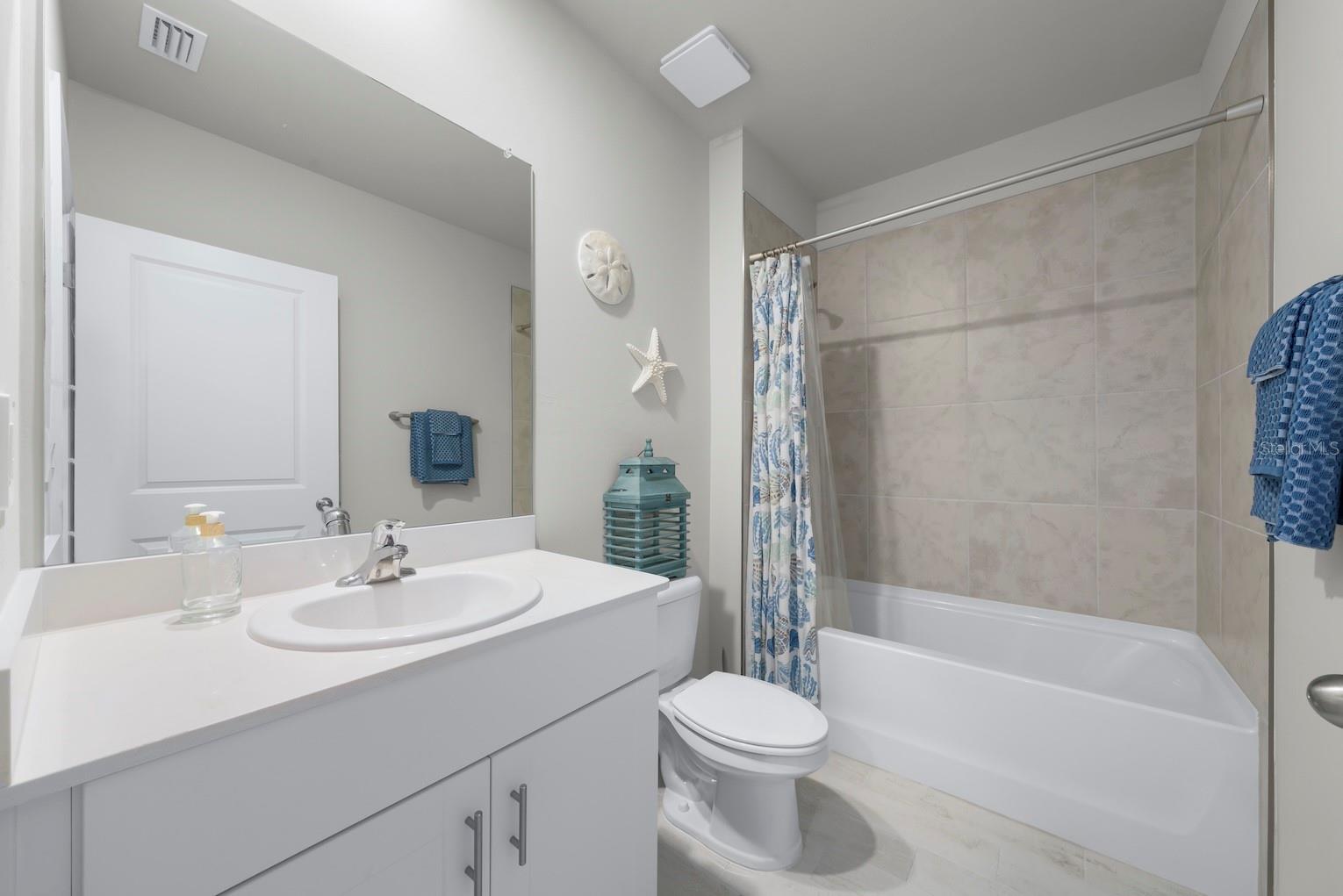 Guest bathroom.
