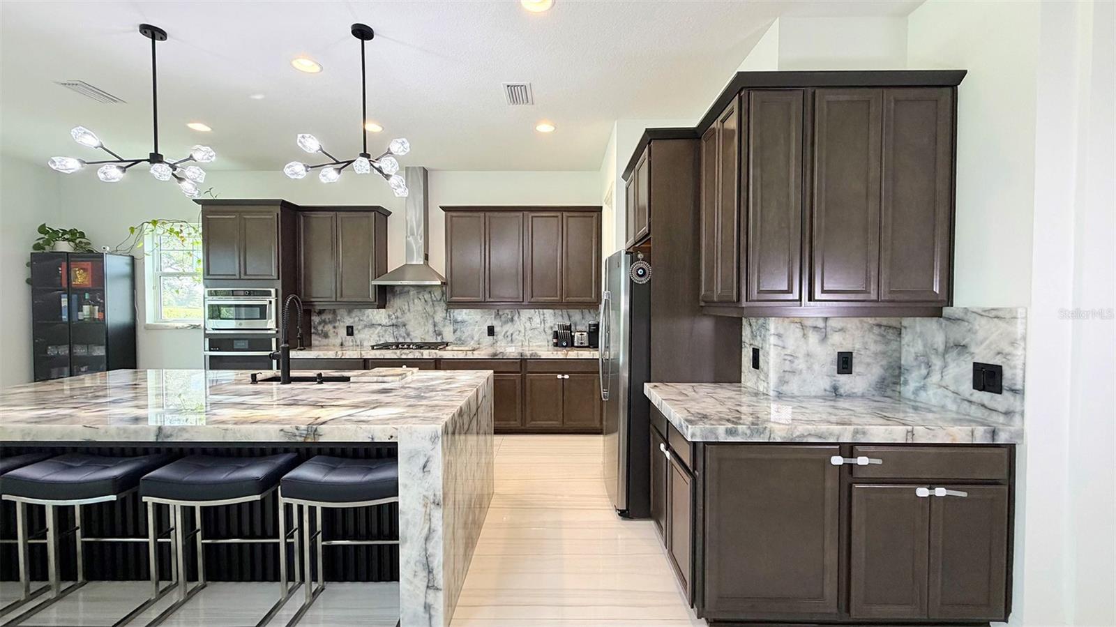 8294 Grande Shores Dr, Sarasota, FL 34240 — photo 12 of 60