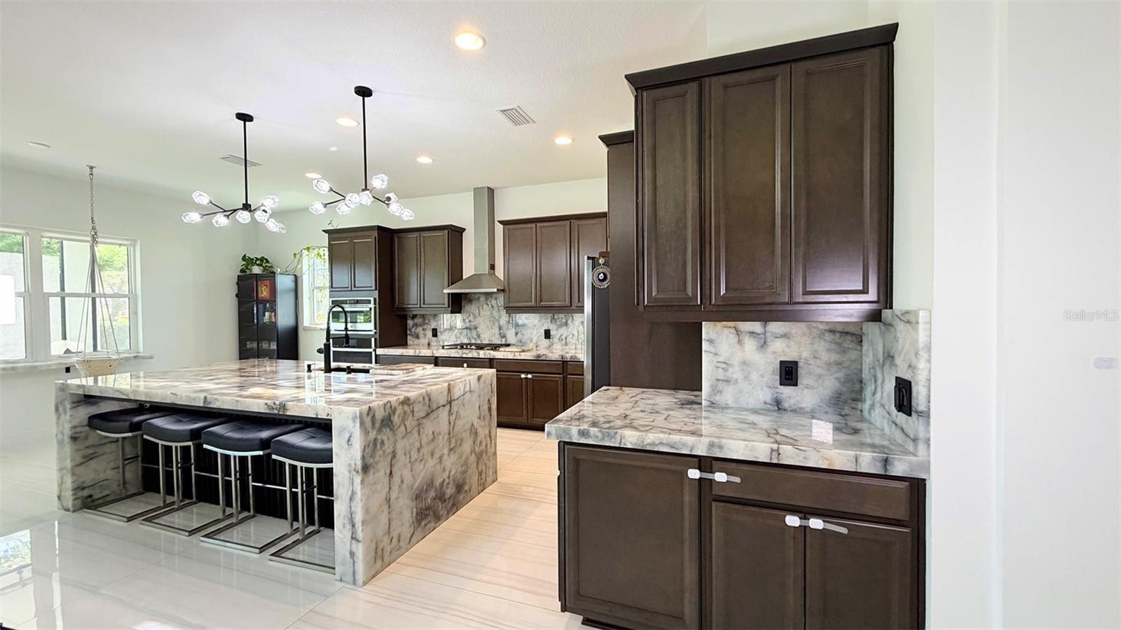 8294 Grande Shores Dr, Sarasota, FL 34240 — photo 13 of 60