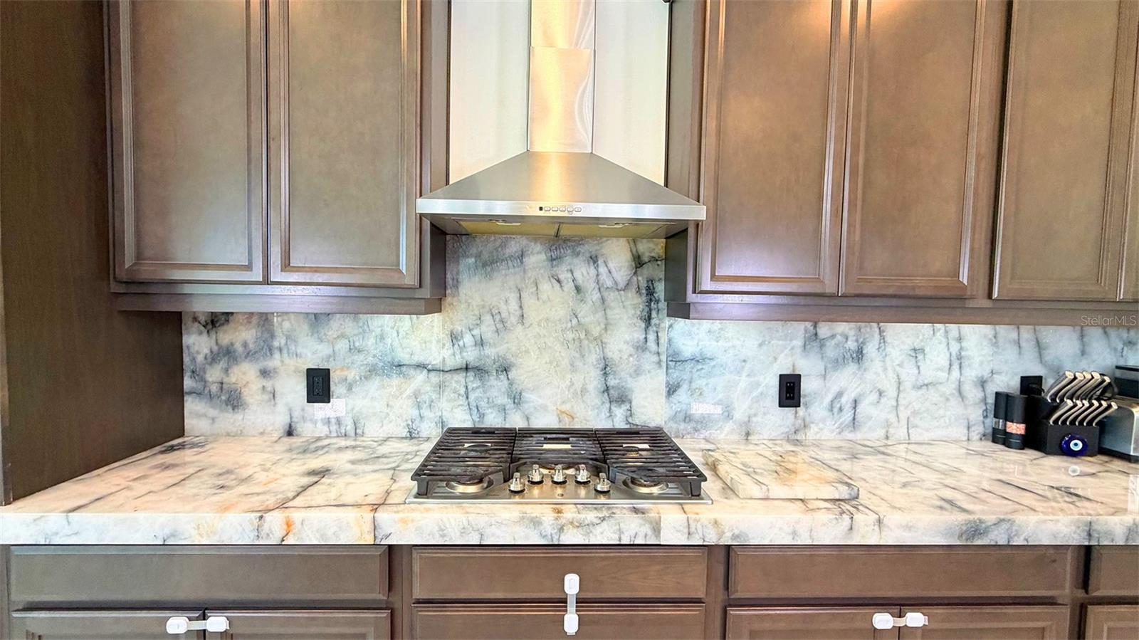8294 Grande Shores Dr, Sarasota, FL 34240 — photo 15 of 60