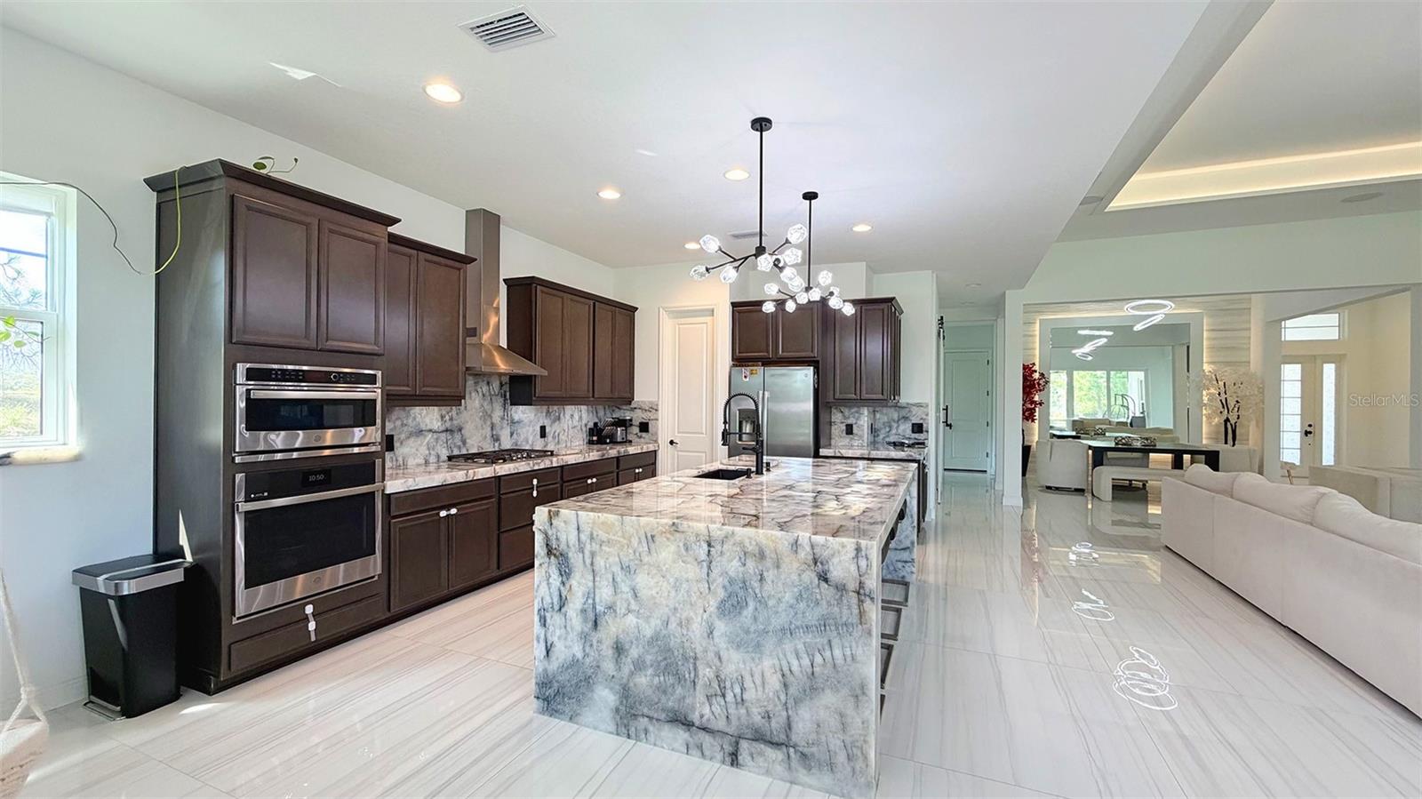 8294 Grande Shores Dr, Sarasota, FL 34240 — photo 16 of 60
