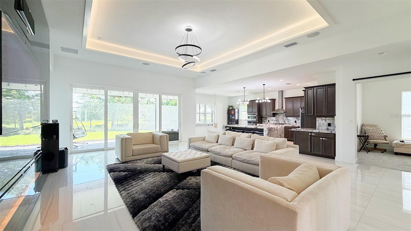8294 Grande Shores Dr, Sarasota, FL 34240 — photo 17 of 60