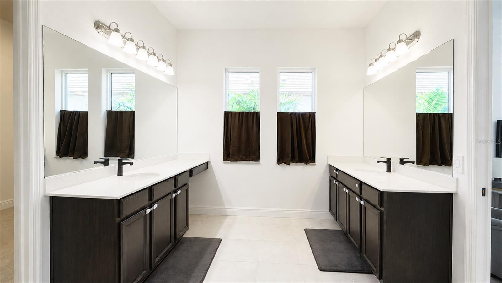 8294 Grande Shores Dr, Sarasota, FL 34240 — photo 21 of 60