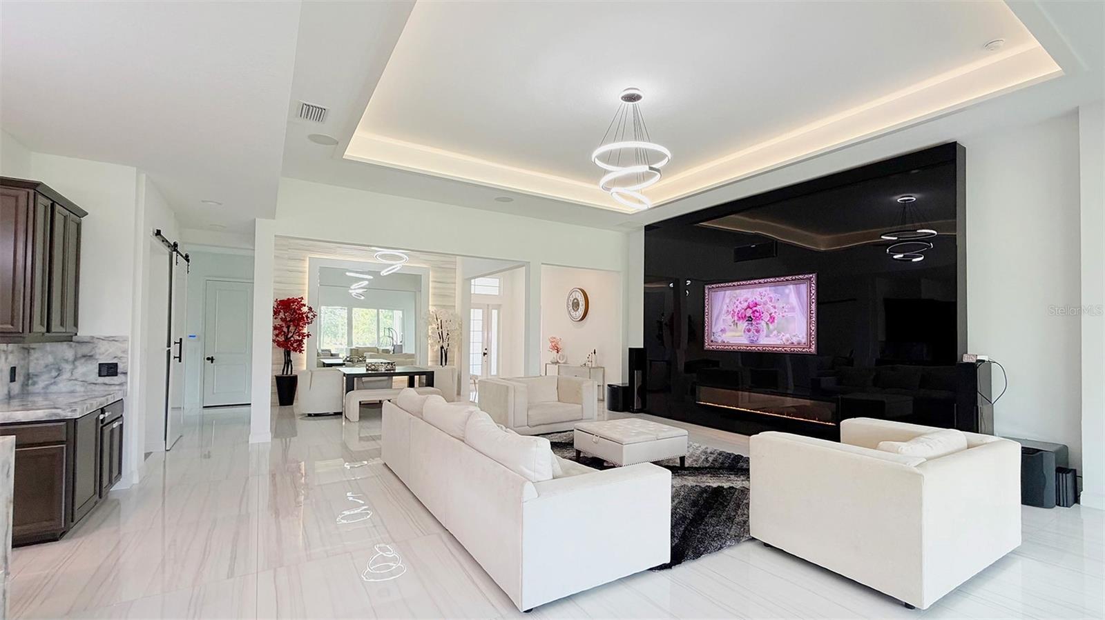 8294 Grande Shores Dr, Sarasota, FL 34240 — photo 9 of 60