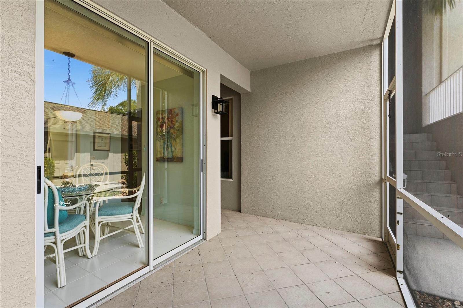 Entryway screened lanai