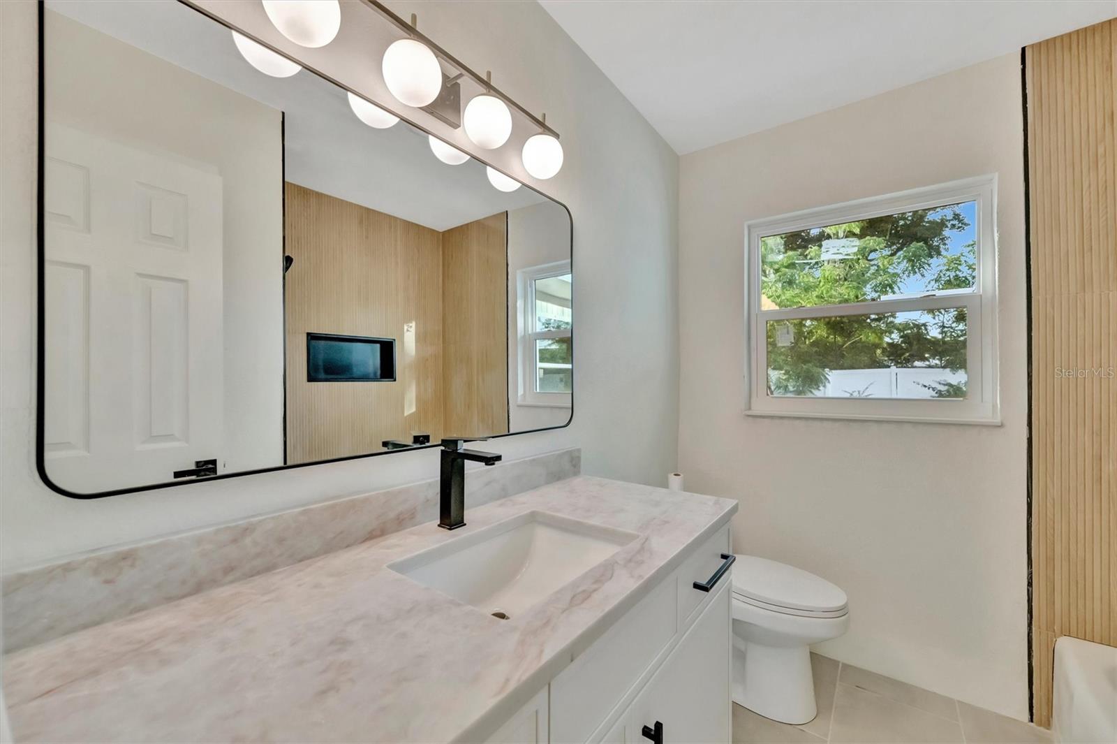 2705 Sunnyside St, Sarasota, FL 34239 — photo 12 of 28