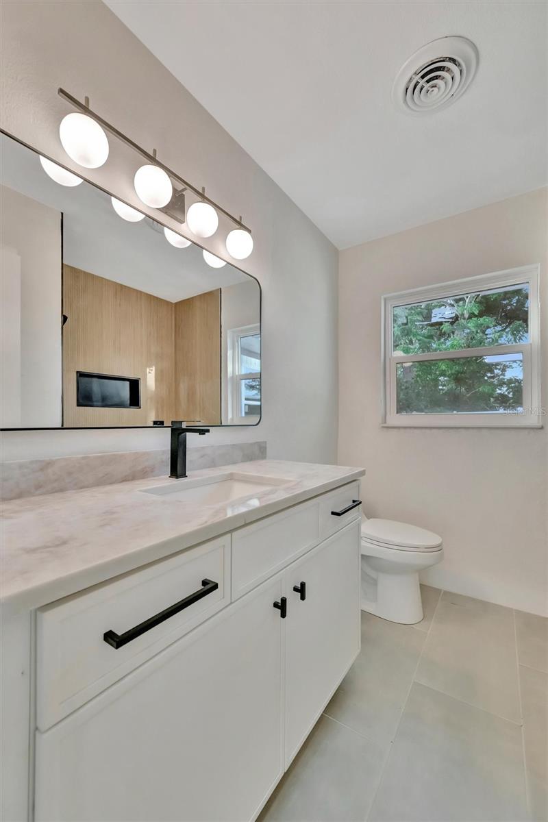 2705 Sunnyside St, Sarasota, FL 34239 — photo 15 of 28