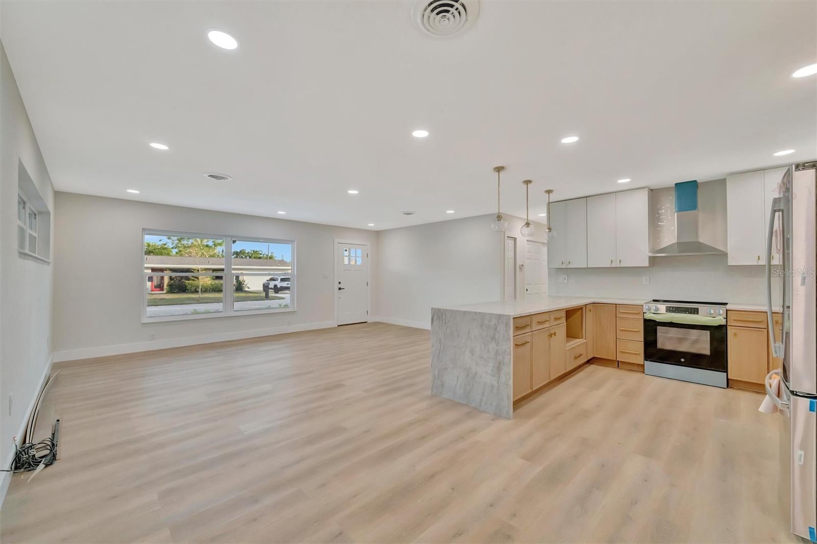 2705 Sunnyside St, Sarasota, FL 34239 — photo 4 of 28