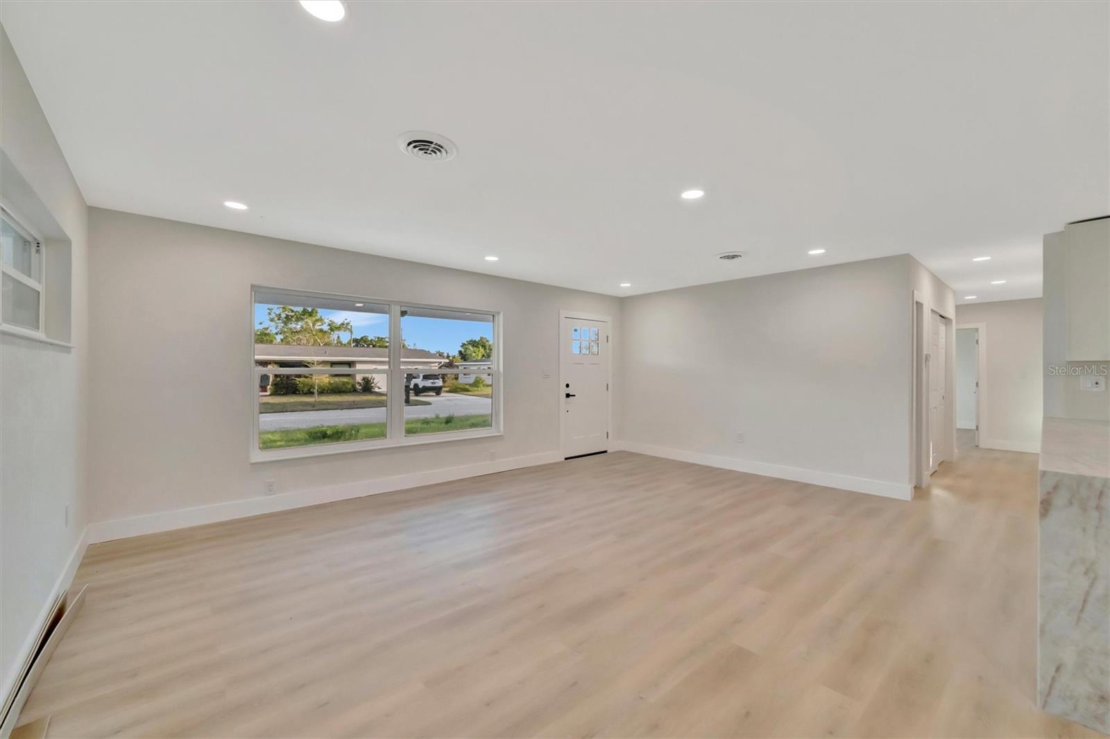 2705 Sunnyside St, Sarasota, FL 34239 — photo 8 of 28