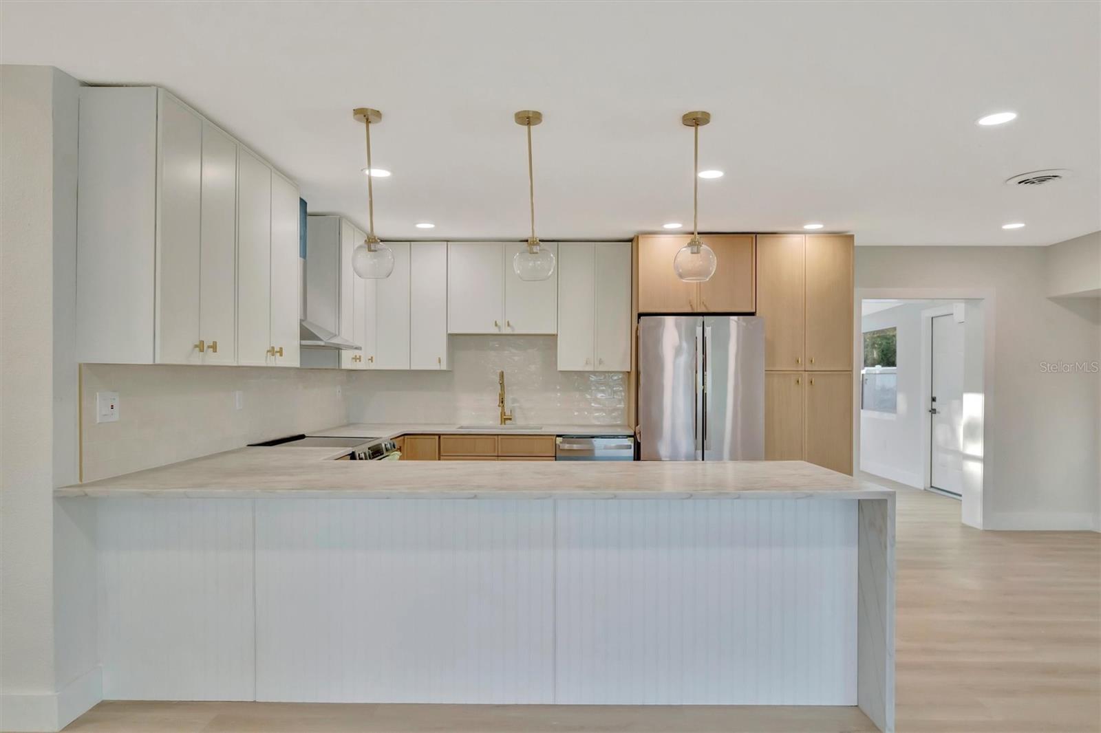 2705 Sunnyside St, Sarasota, FL 34239 — photo 9 of 28
