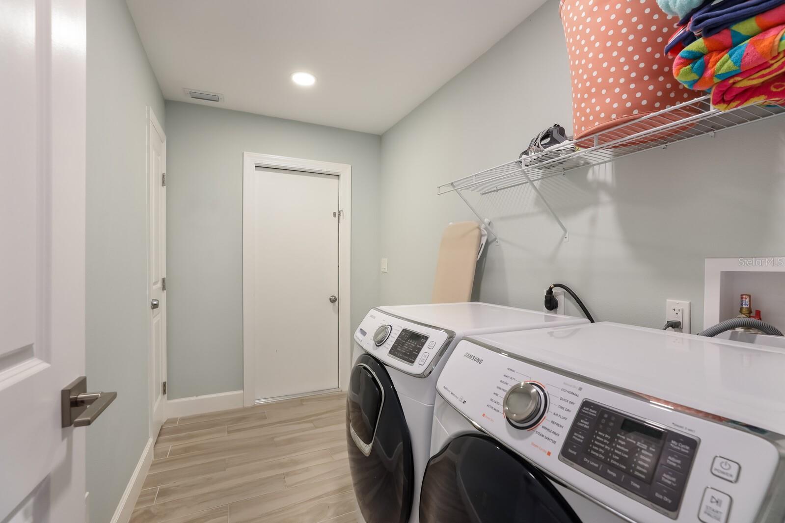 5720 Isanda Pl, Sarasota, FL 34231 — photo 12 of 36