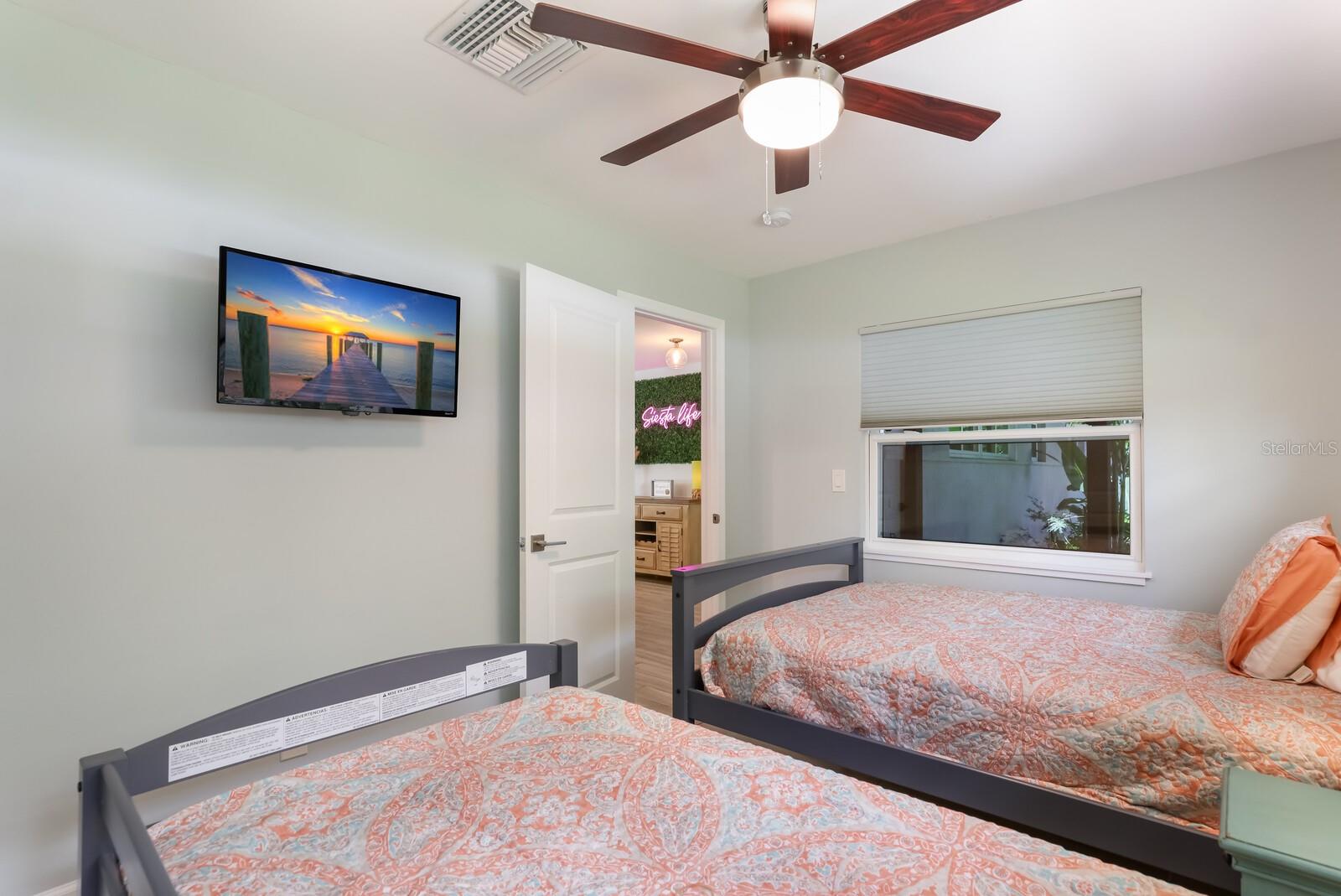 5720 Isanda Pl, Sarasota, FL 34231 — photo 14 of 36