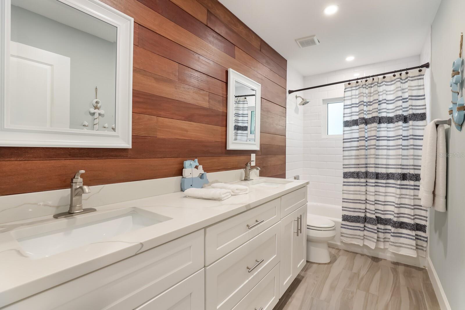 5720 Isanda Pl, Sarasota, FL 34231 — photo 19 of 36