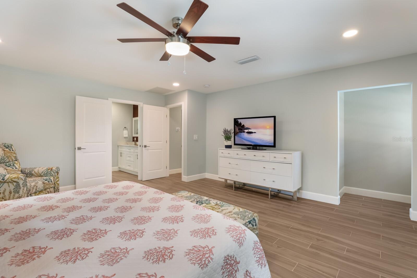 5720 Isanda Pl, Sarasota, FL 34231 — photo 20 of 36