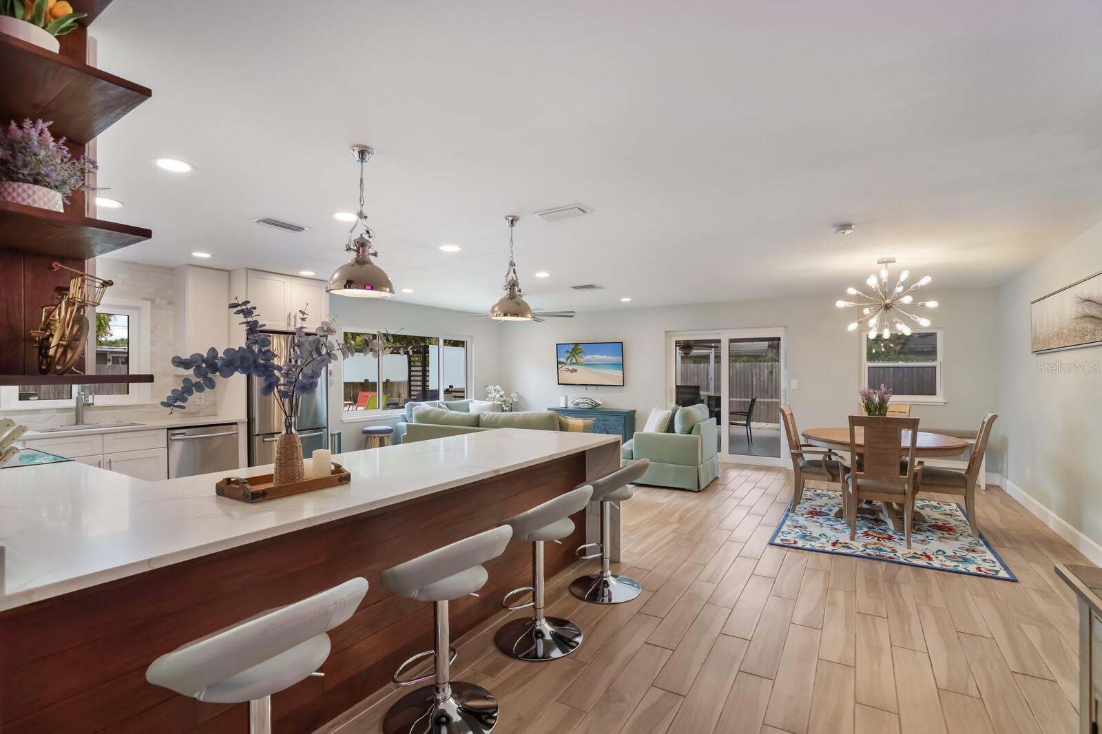 5720 Isanda Pl, Sarasota, FL 34231 — photo 5 of 36