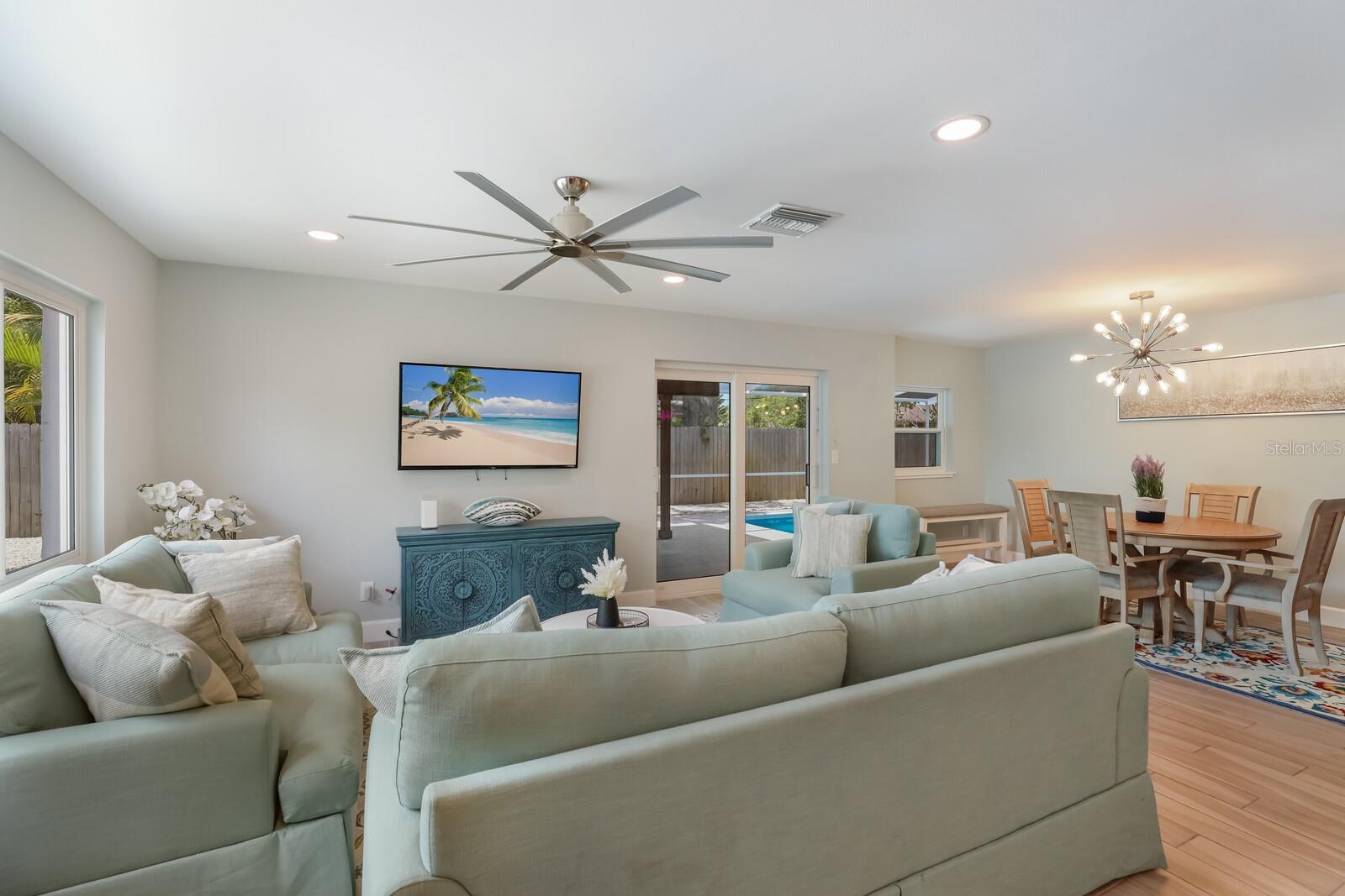 5720 Isanda Pl, Sarasota, FL 34231 — photo 9 of 36