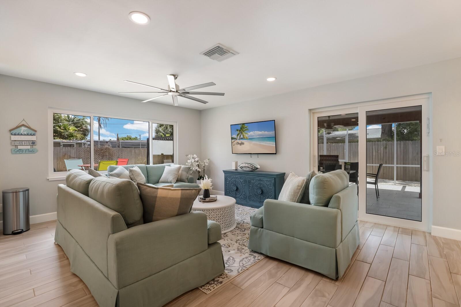5720 Isanda Pl, Sarasota, FL 34231 — photo 10 of 36