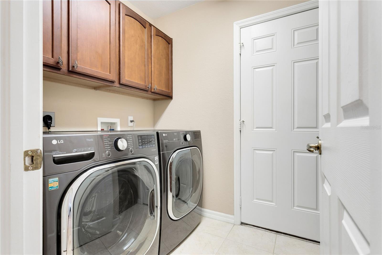 Laundry room with sink