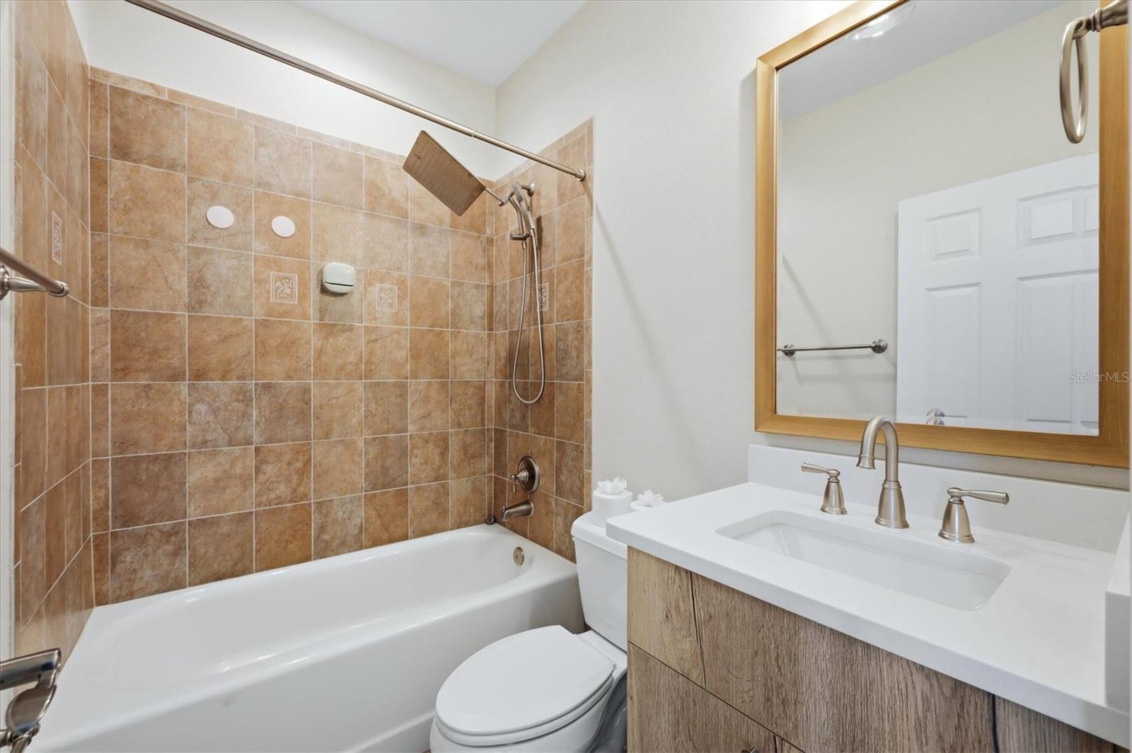 Upper Guest En Suite Bath!