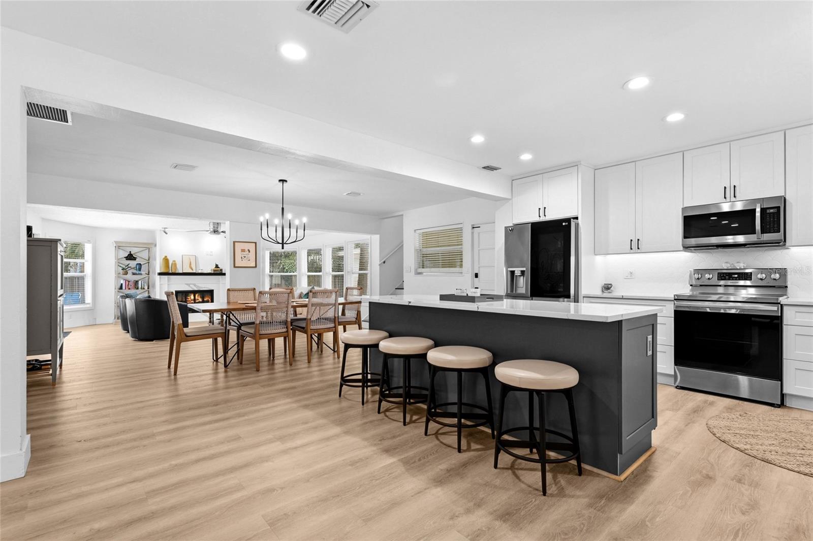 2480 Alameda Ave, Sarasota, FL 34234 — photo 20 of 68