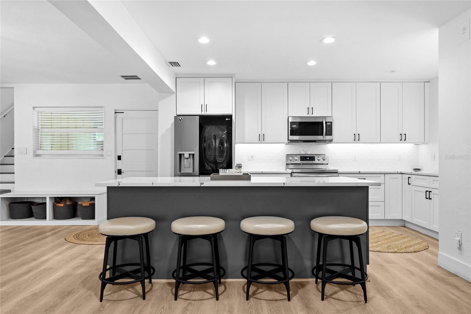 2480 Alameda Ave, Sarasota, FL 34234 — photo 4 of 68