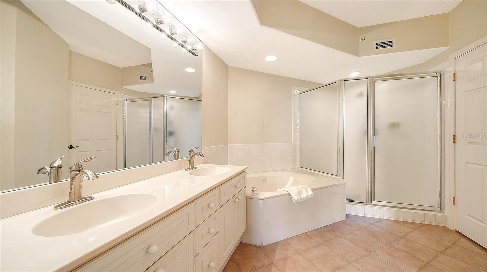 5420 Eagles Point Cir #206, Sarasota, FL 34231 — photo 13 of 25