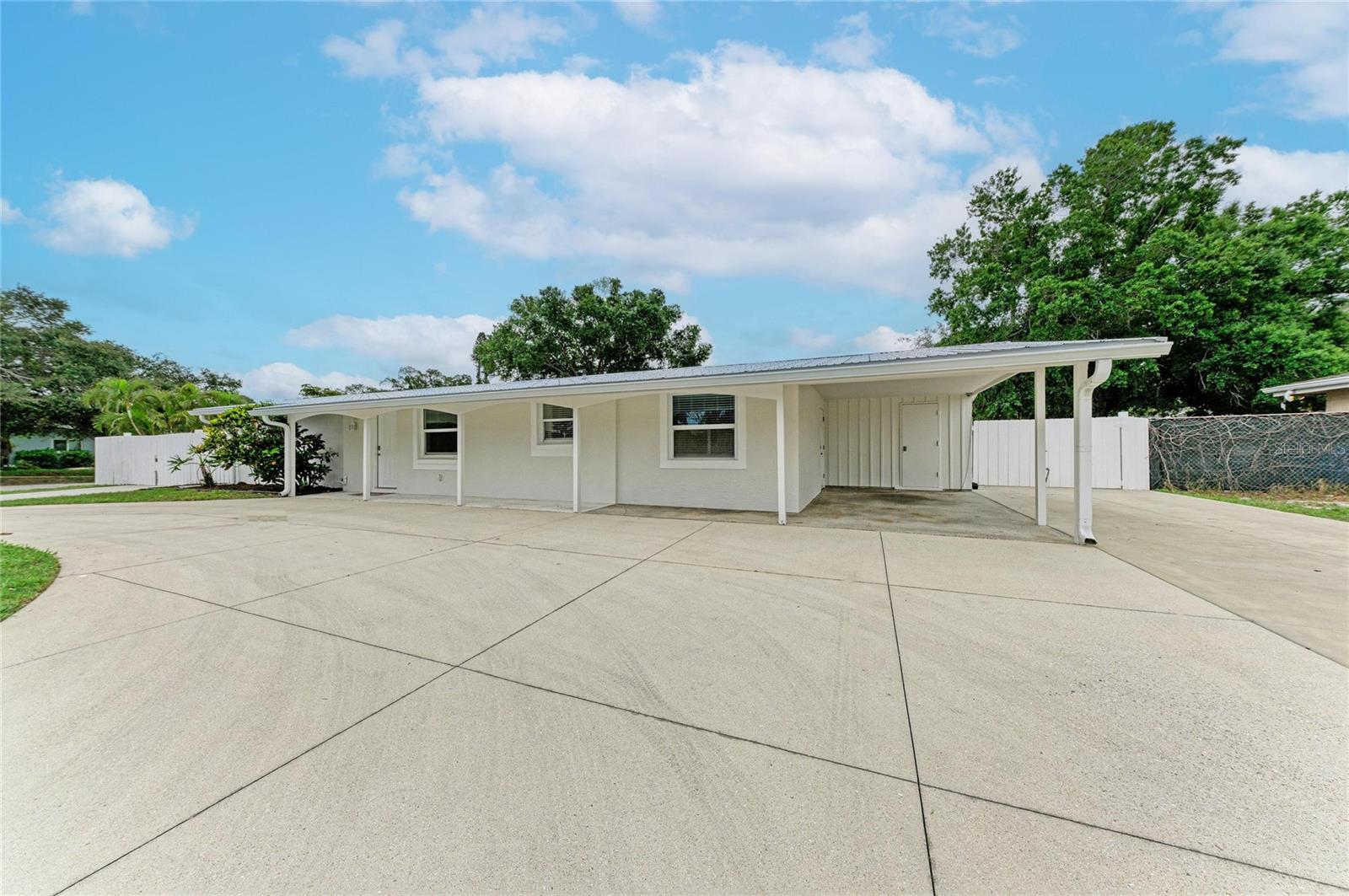 2714 Datura St, Sarasota, FL 34239 — photo 4 of 67