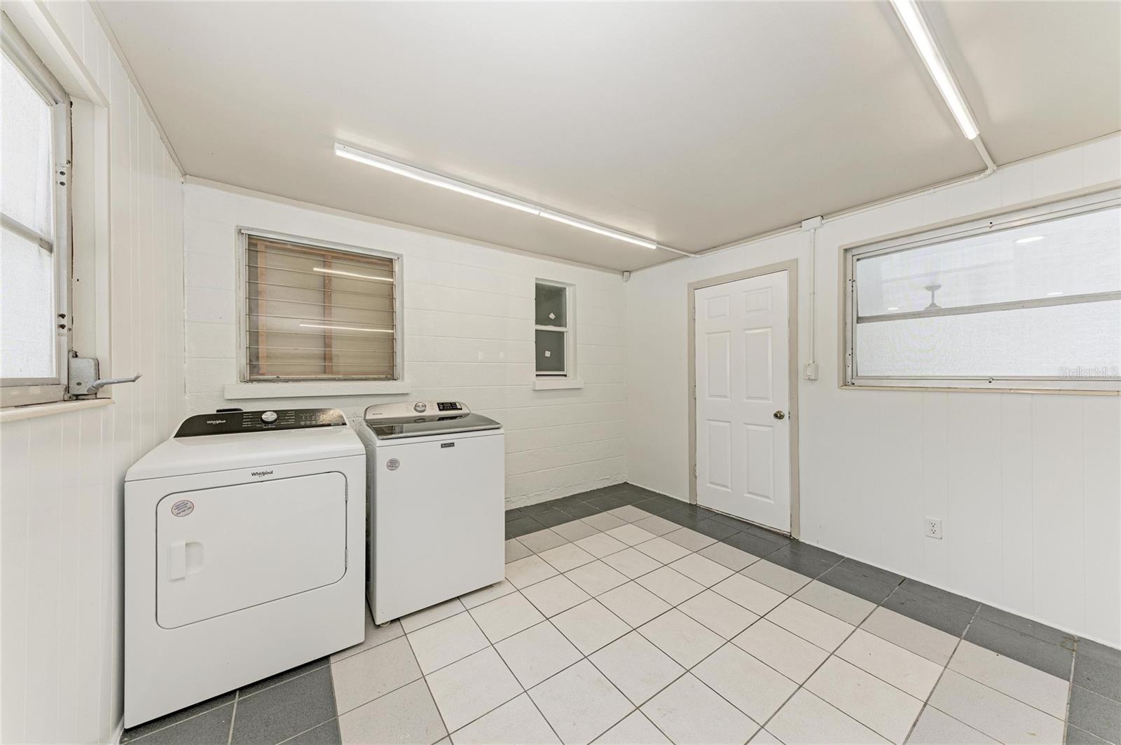 2714 Datura St, Sarasota, FL 34239 — photo 38 of 67