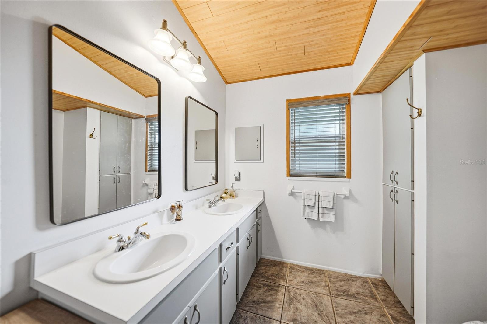 2631 Fiesta Dr, Venice, FL 34293 — photo 23 of 61