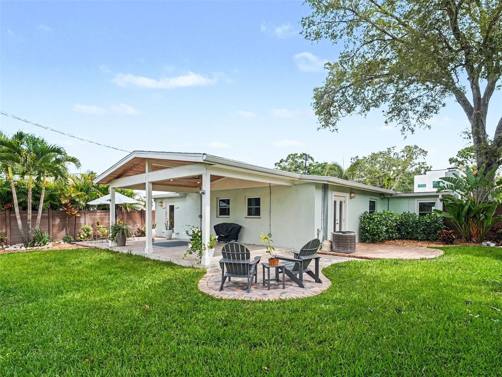2344 Temple St, Sarasota, FL 34237 — photo 2 of 19