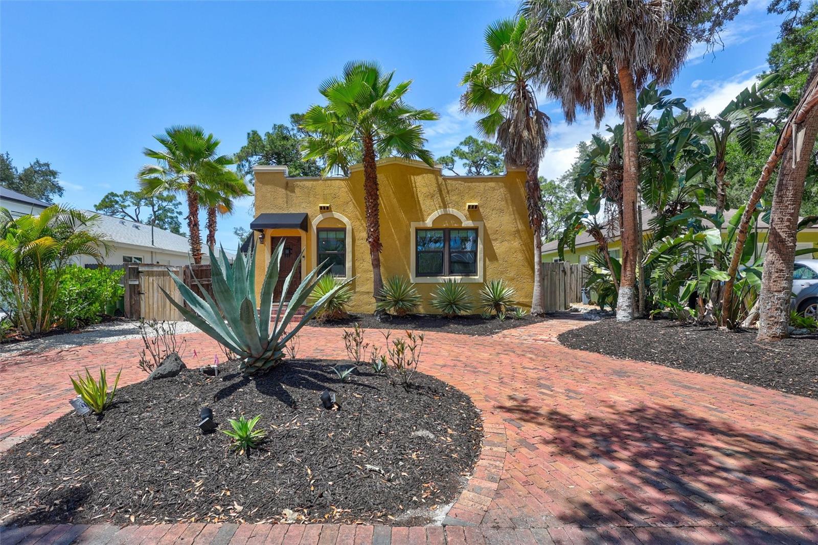2437 Floyd St, Sarasota, FL 34239 — photo 2 of 50