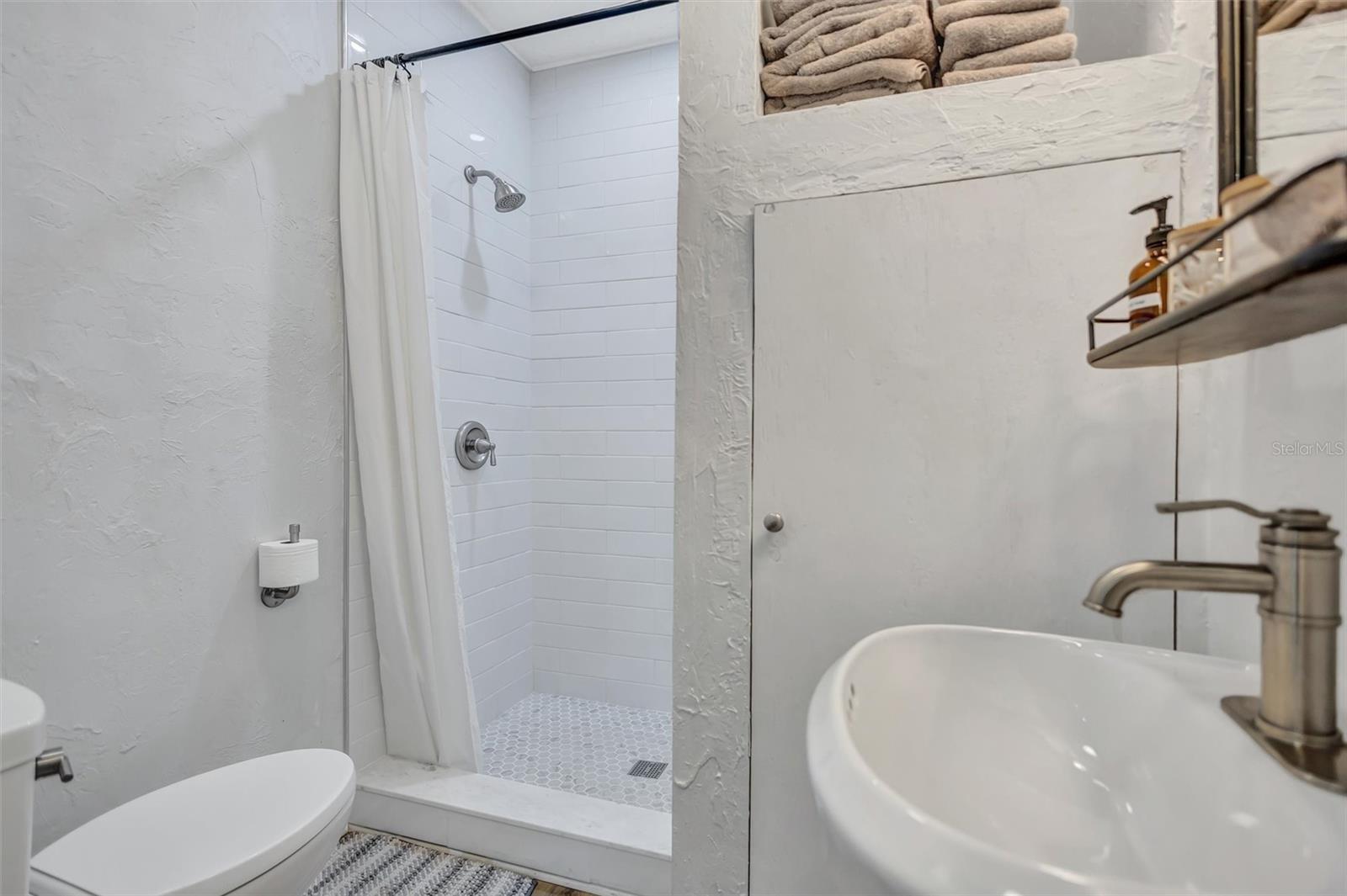 2437 Floyd St, Sarasota, FL 34239 — photo 14 of 50