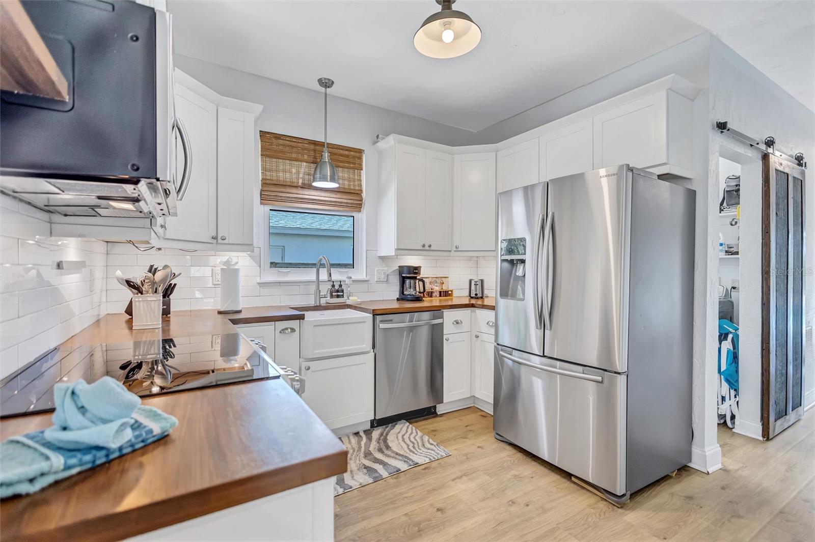 2437 Floyd St, Sarasota, FL 34239 — photo 17 of 50