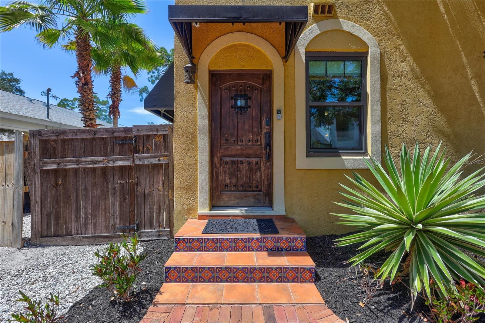 2437 Floyd St, Sarasota, FL 34239 — photo 4 of 50