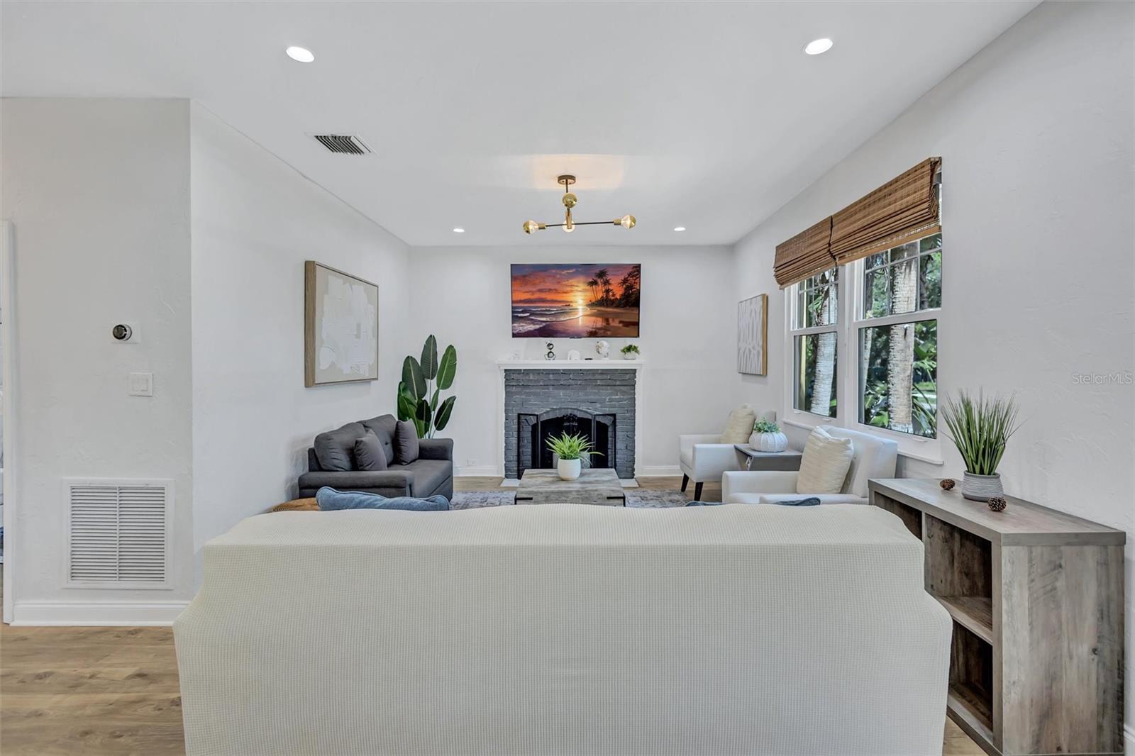 2437 Floyd St, Sarasota, FL 34239 — photo 10 of 50