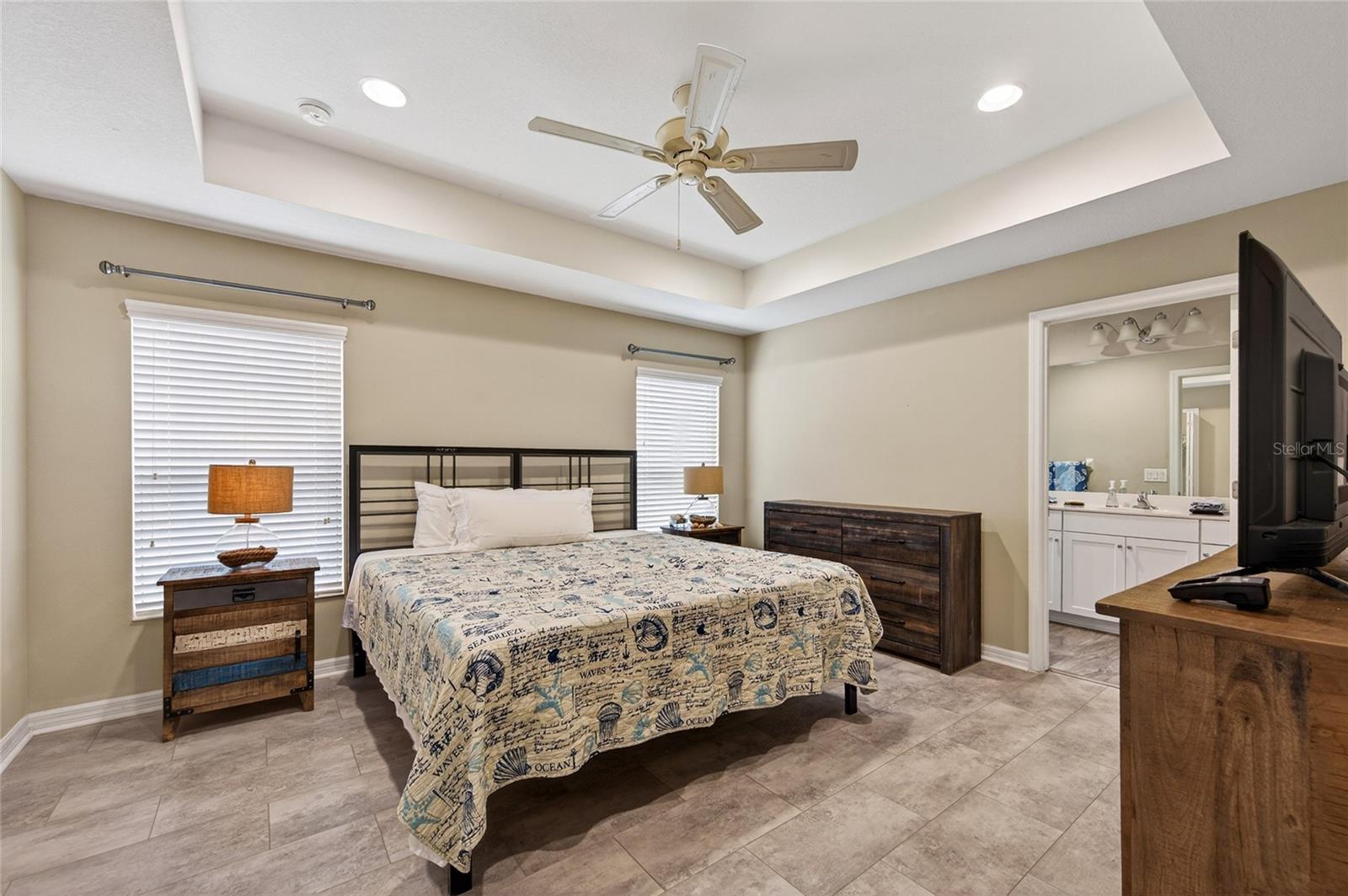 Mater Bedroom w/ walk-in closet